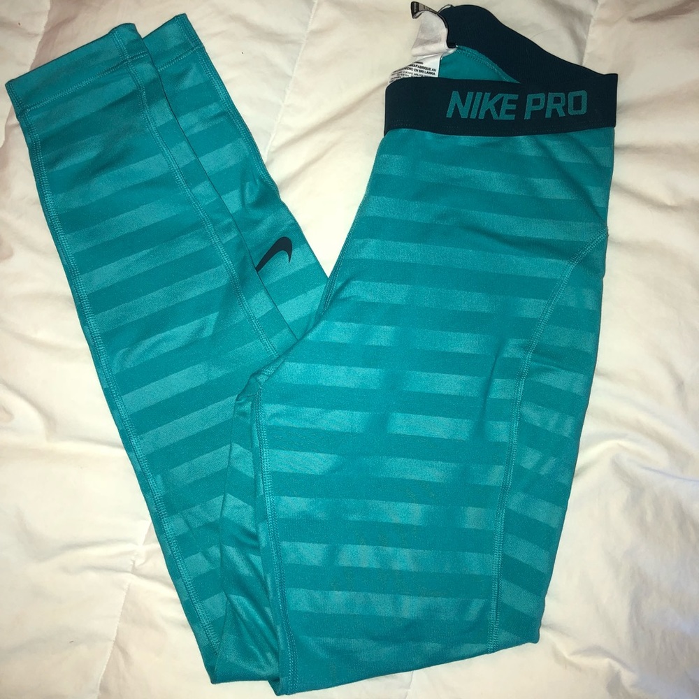 Nike pro workout leggings